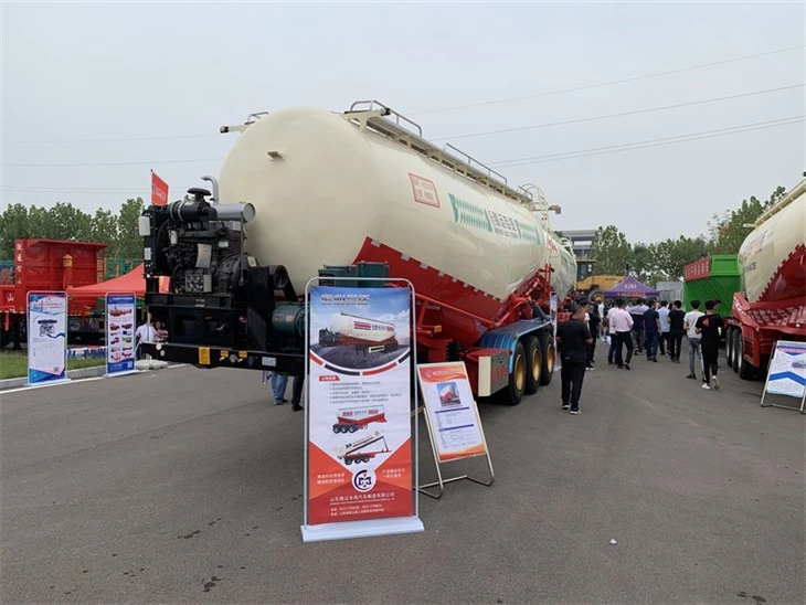 Powder Material Transport Truck