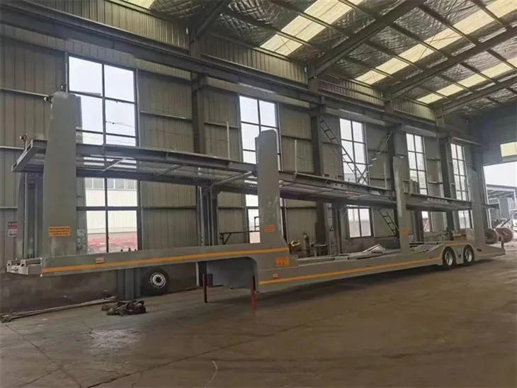 Semi-remorque porte-voitures