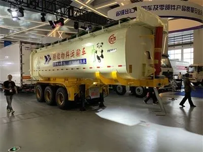 Remorque à benne basculante arrière