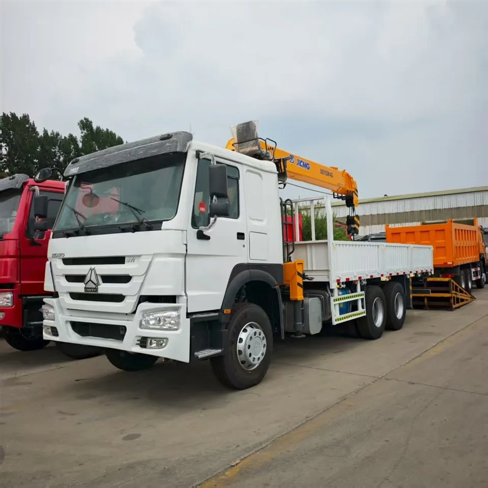 Sinotruck Howo 8x4 Diesel Truck monté Crane